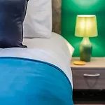 2br Flat - Free Parking - Fast Wi-fi Apartament *