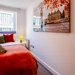 2br Flat - Free Parking - Fast Wi-fi *