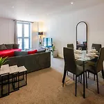 Apartament 2br Flat - Free Parking - Fast Wi-fi