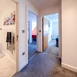 2br Flat - Free Parking - Fast Wi-fi *