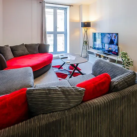2br Flat - Free Parking - Fast Wi-fi Apartament *
