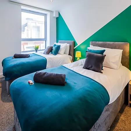 2br Flat - Free Parking - Fast Wi-fi