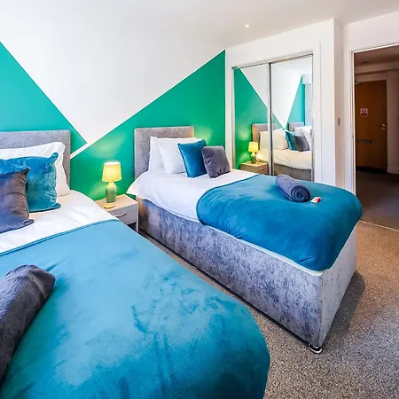 Stylish 2Br Flat - Free Parking - Fast Wi-Fi * Bristol