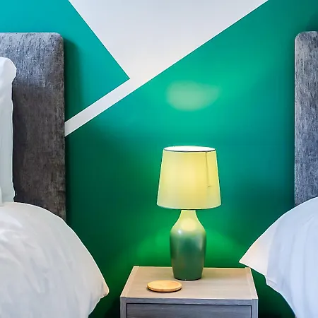 Stylish 2Br Flat - Free Parking - Fast Wi-Fi Apartamento