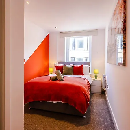 Stylish 2br Flat - Smart Tv - Fast Wi-fi Apartment *