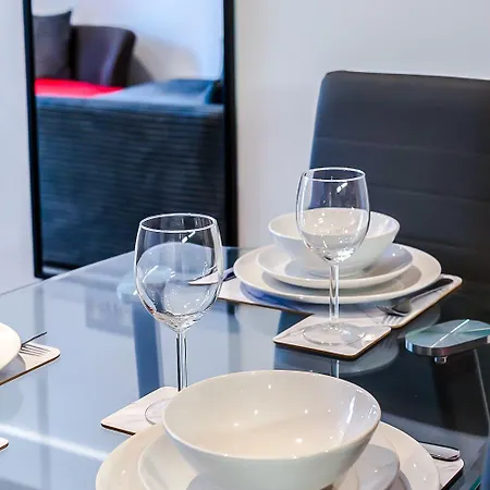 Stylish 2Br Flat - Free Parking - Fast Wi-Fi Apartamento *