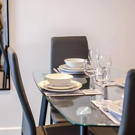Апартаменты Central 2Br Flat - Free Parking - Fast Wi-Fi - Smart Tv Бристоль