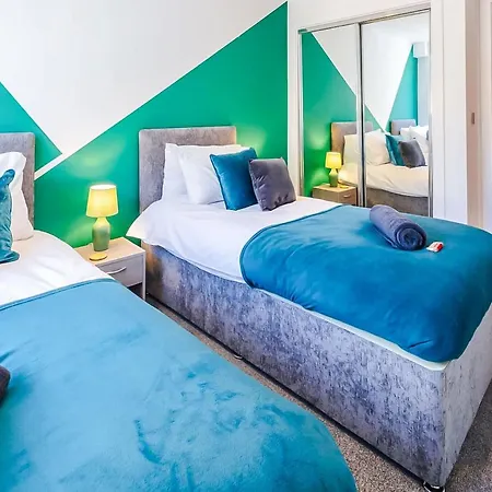 Apartment Central 2Br Flat - Free Parking - Fast Wi-Fi - Smart Tv *