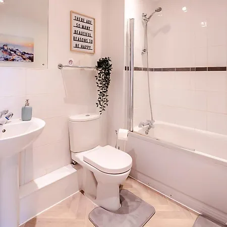 Central 2Br Flat - Free Parking - Fast Wi-Fi - Smart Tv *