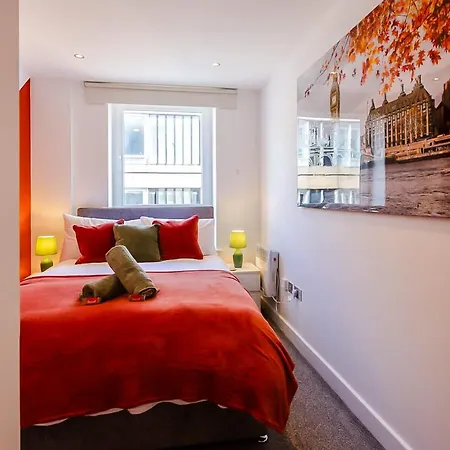 Apartment Central 2Br Flat - Free Parking - Fast Wi-Fi - Smart Tv *