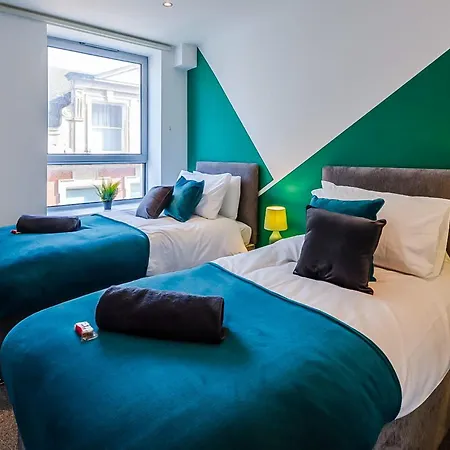Apartment Central 2Br Flat - Free Parking - Fast Wi-Fi - Smart Tv *