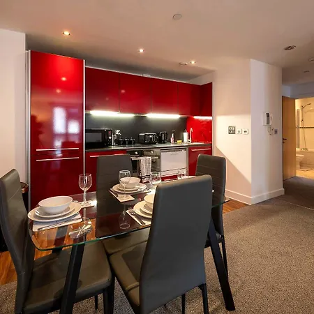 Central 2Br Flat - Free Parking - Fast Wi-Fi - Smart Tv