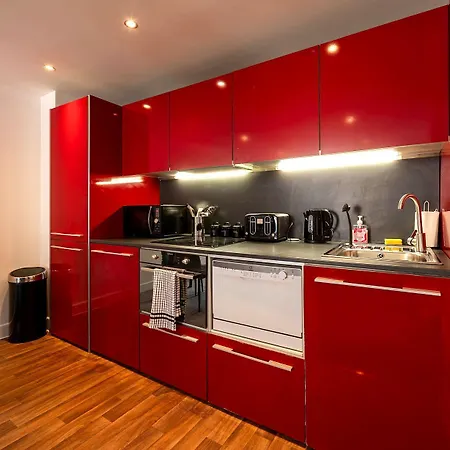 Central 2Br Flat - Free Parking - Fast Wi-Fi - Smart Tv Apartment