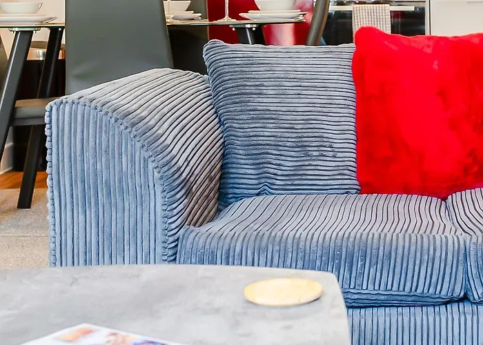 Stylish 2br Flat - Smart Tv - Fast Wi-fi *