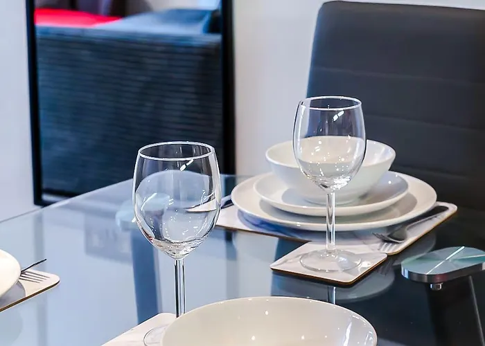 Stylish 2br Flat - Smart Tv - Fast Wi-fi Apartment *