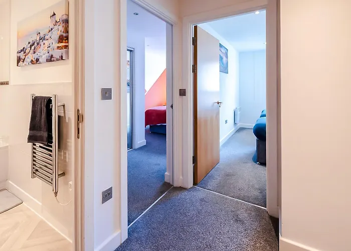 Stylish 2br Flat - Smart Tv - Fast Wi-fi *